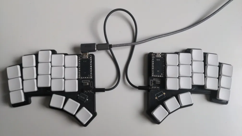 DASBOB keyboard with white keycaps